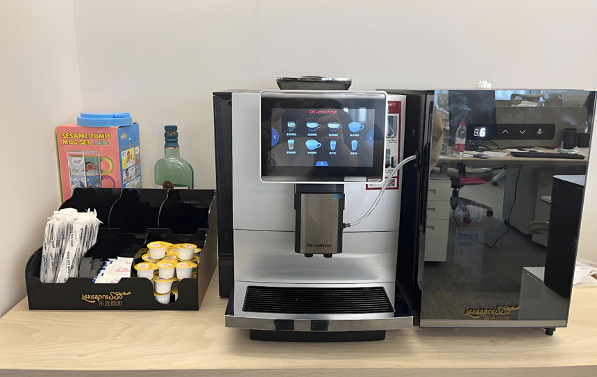 1758951145155097.jpg 咖啡機(jī).jpg