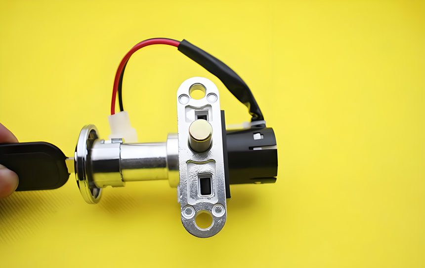 霍爾元件賦能電動(dòng)車智能安防——華芯全極低功耗霍爾HX6323引領(lǐng)電子龍頭鎖新升級